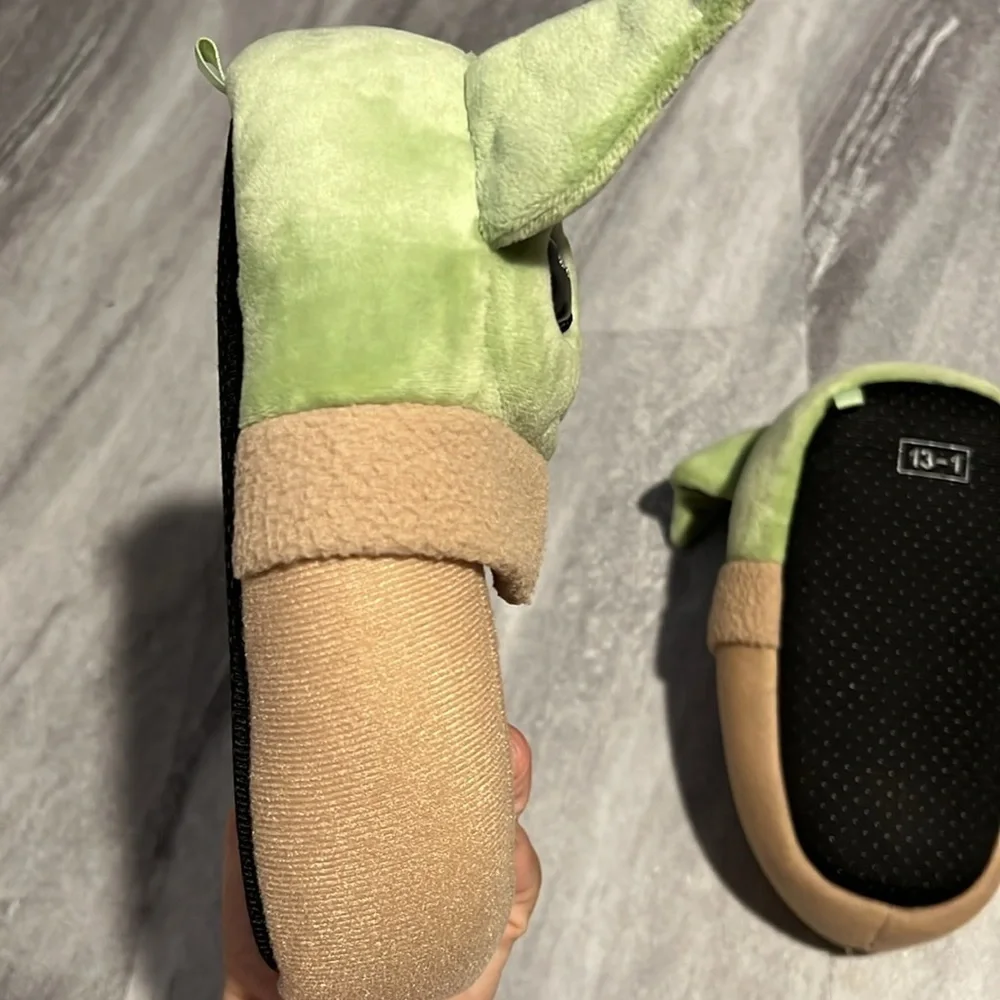 Kids Unisex Baby Yoda The Child Slippers size 13-1 tan & green pajamas star wars